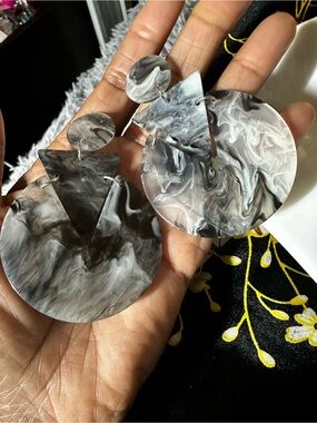 Marble Swirl Statement Dangle Earrings - Gray & White